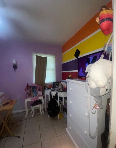 2037 S Hazelwood Boulevard, Fresno, CA 93702