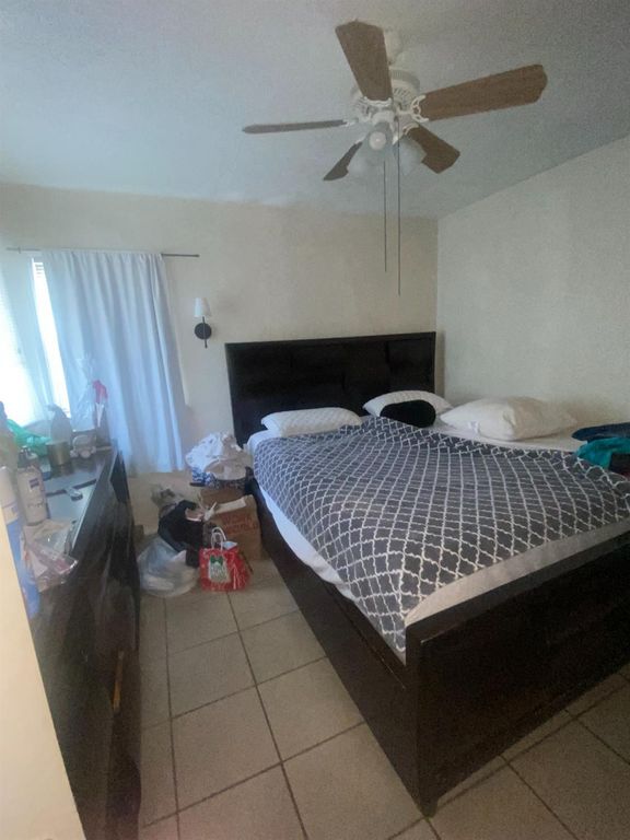 Image 14 of property listing at 2037 S Hazelwood Boulevard, Fresno, CA 93702