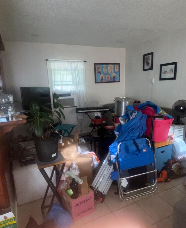 Image 2 of property listing at 2037 S Hazelwood Boulevard, Fresno, CA 93702