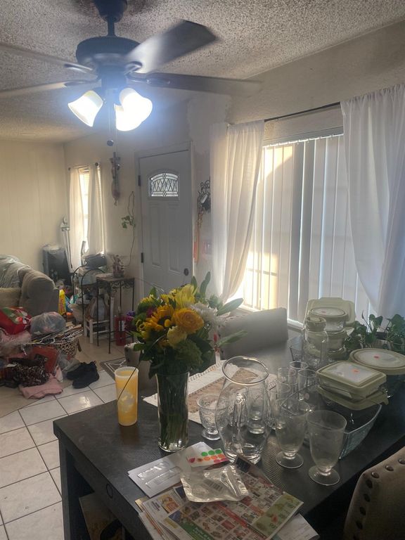 Image 3 of property listing at 2037 S Hazelwood Boulevard, Fresno, CA 93702