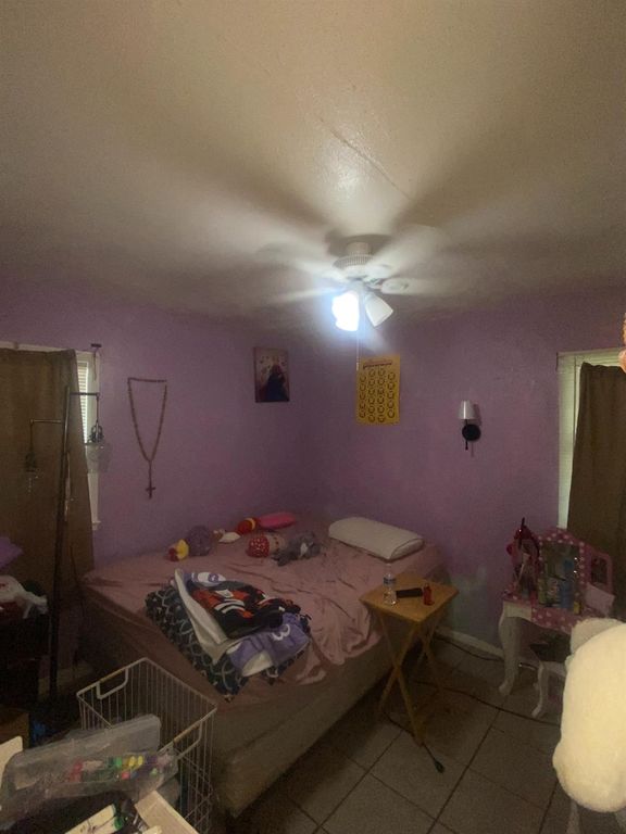Image 7 of property listing at 2037 S Hazelwood Boulevard, Fresno, CA 93702
