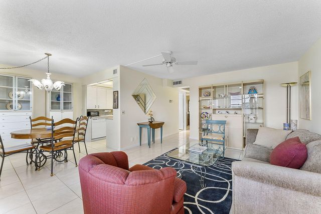 3027 Guildford B, Boca Raton, FL 33434
