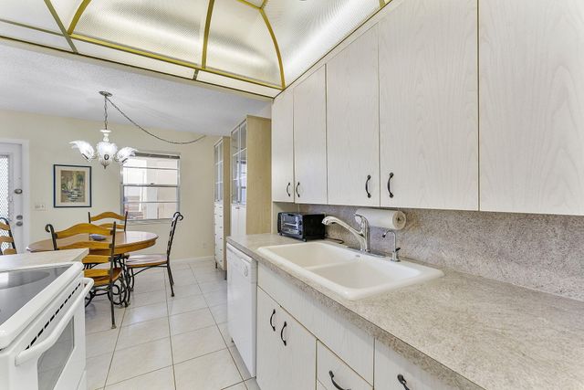 3027 Guildford B, Boca Raton, FL 33434