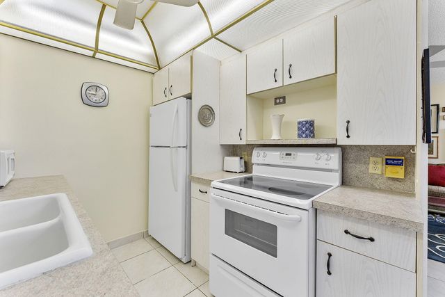 3027 Guildford B, Boca Raton, FL 33434