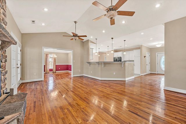 405 Dawnridge DR, Vinton, VA 24179