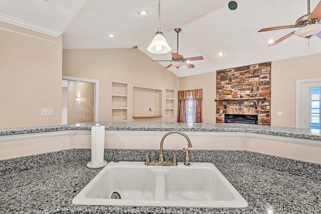 405 Dawnridge DR, Vinton, VA 24179