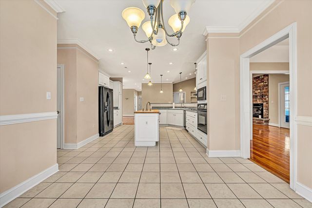 405 Dawnridge DR, Vinton, VA 24179