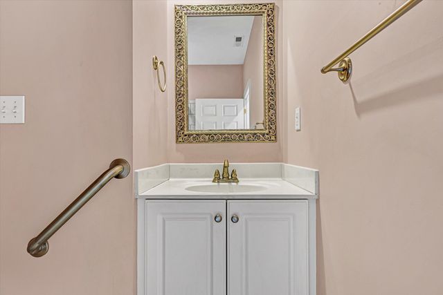 405 Dawnridge DR, Vinton, VA 24179