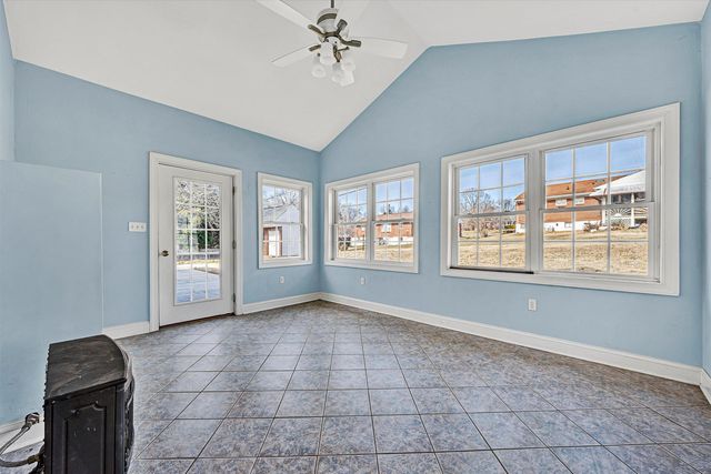 405 Dawnridge DR, Vinton, VA 24179