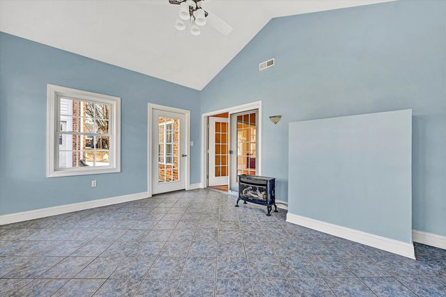 405 Dawnridge DR, Vinton, VA 24179