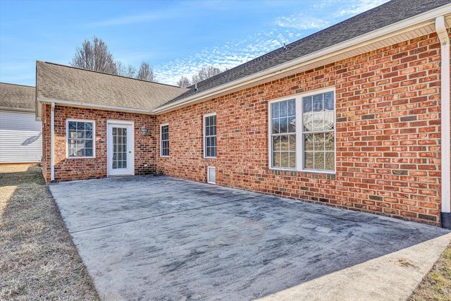 405 Dawnridge DR, Vinton, VA 24179