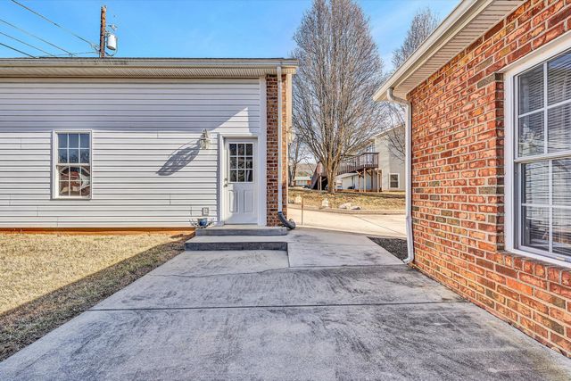405 Dawnridge DR, Vinton, VA 24179
