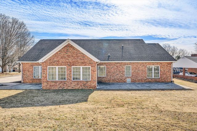 405 Dawnridge DR, Vinton, VA 24179