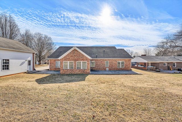 405 Dawnridge DR, Vinton, VA 24179