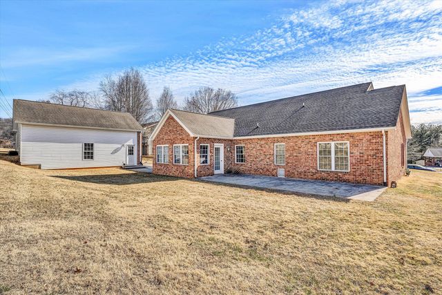 405 Dawnridge DR, Vinton, VA 24179