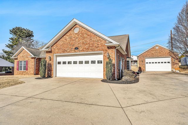 405 Dawnridge DR, Vinton, VA 24179