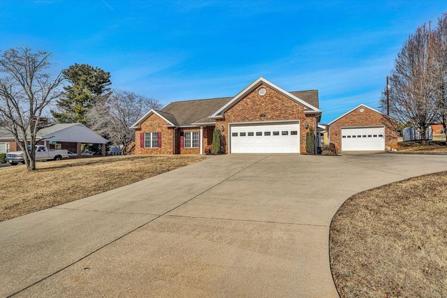 405 Dawnridge DR, Vinton, VA 24179