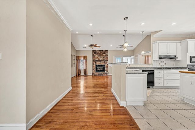 405 Dawnridge DR, Vinton, VA 24179