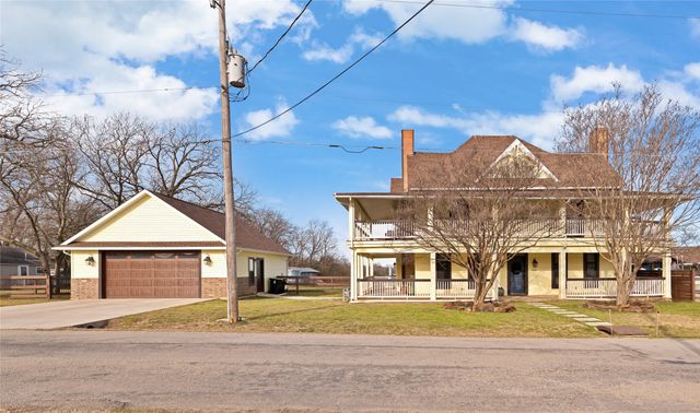 304 N Church Street, Pilot Point, TX 76258