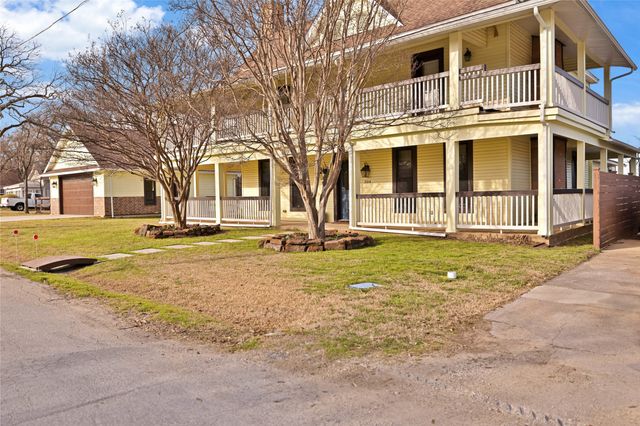 304 N Church Street, Pilot Point, TX 76258