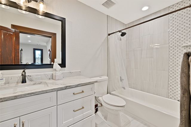 304 N Church Street, Pilot Point, TX 76258