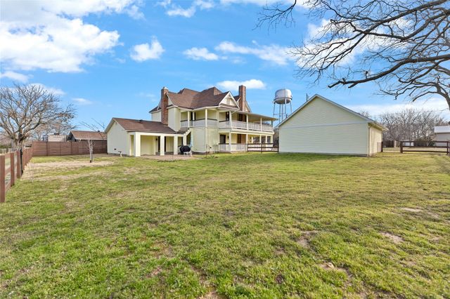 304 N Church Street, Pilot Point, TX 76258