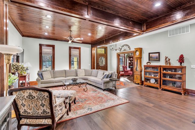 304 N Church Street, Pilot Point, TX 76258