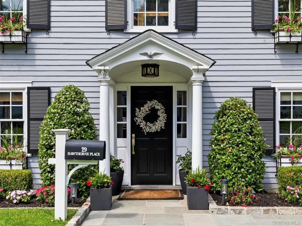 29 Hawthorne Place, Manhasset, NY 11030 — photo 3