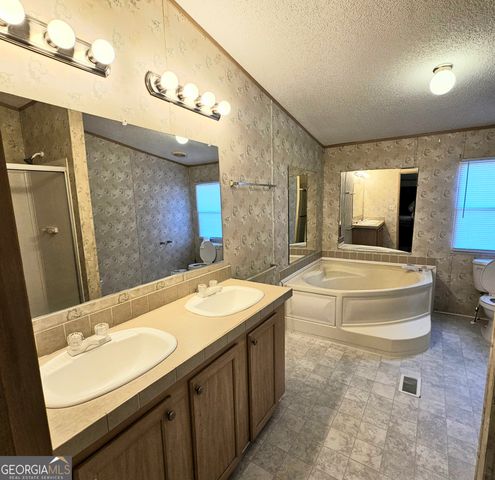 437 Burkhalter Circle, Claxton, GA 30417