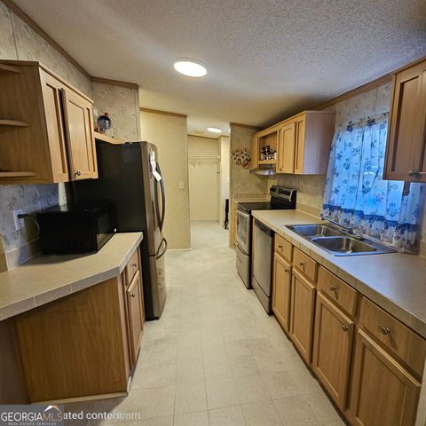 437 Burkhalter Circle, Claxton, GA 30417