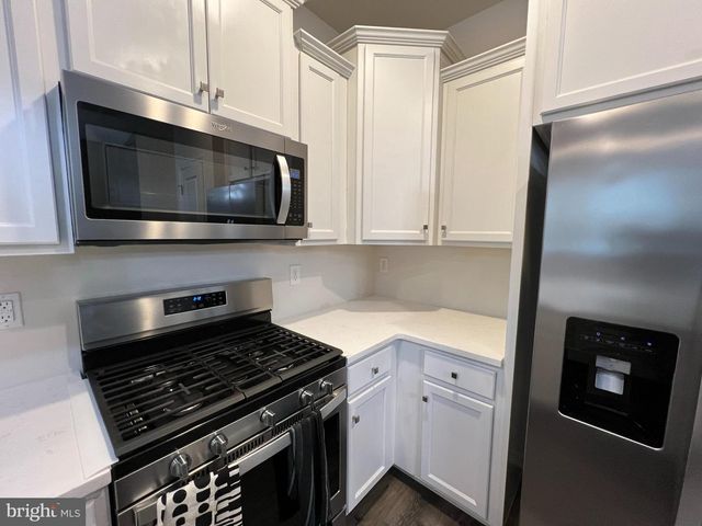 4 PEREGRINE WAY, Burlington, NJ 08016