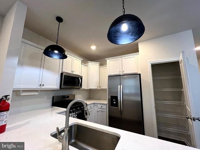 4 PEREGRINE WAY, Burlington, NJ 08016