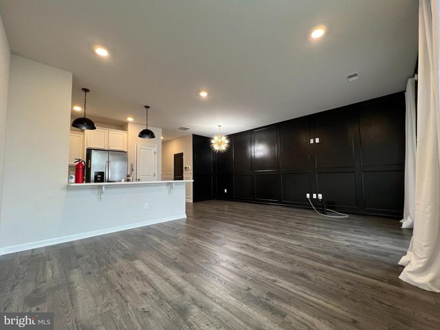 4 PEREGRINE WAY, Burlington, NJ 08016