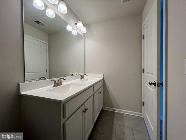 4 PEREGRINE WAY, Burlington, NJ 08016