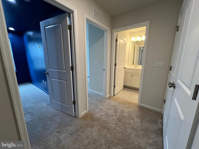 4 PEREGRINE WAY, Burlington, NJ 08016