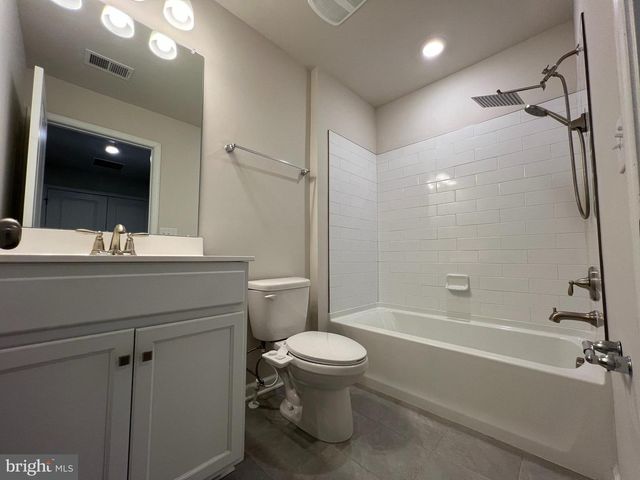 4 PEREGRINE WAY, Burlington, NJ 08016