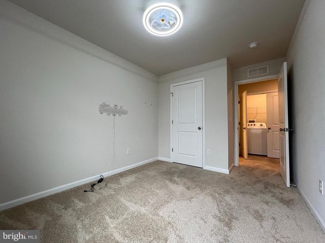 4 PEREGRINE WAY, Burlington, NJ 08016