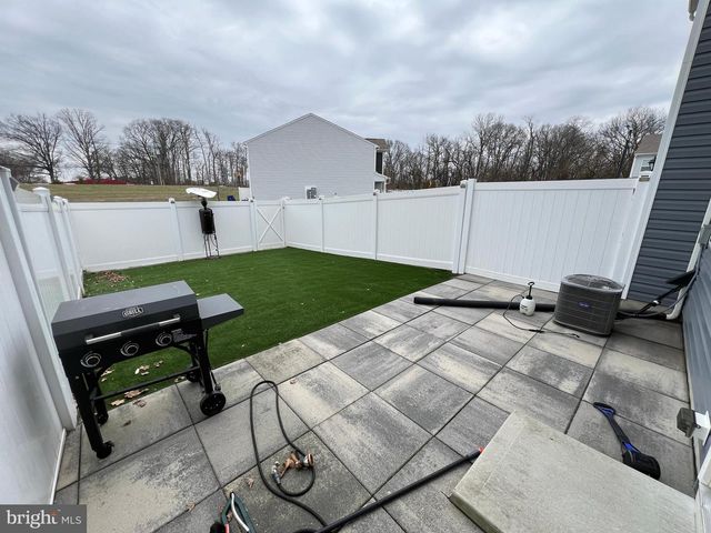 4 PEREGRINE WAY, Burlington, NJ 08016