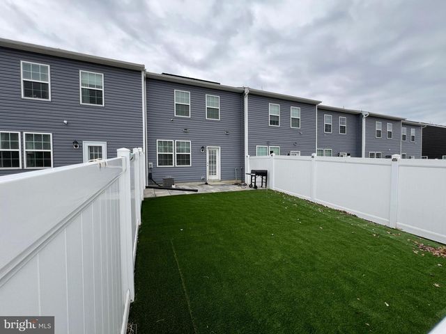 4 PEREGRINE WAY, Burlington, NJ 08016