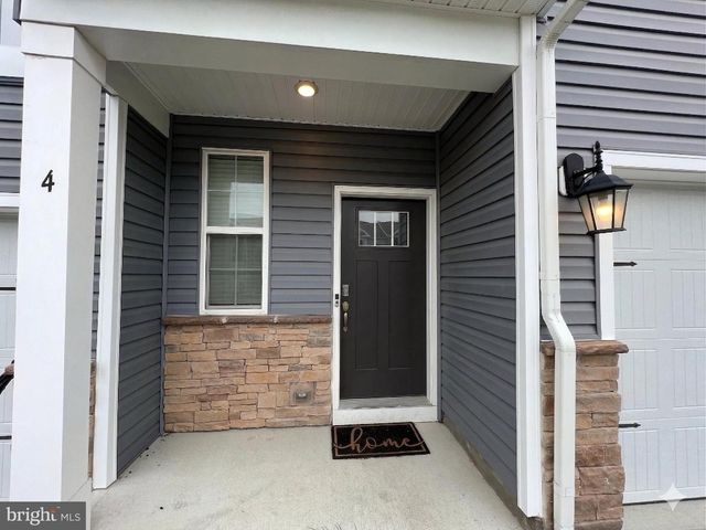 4 PEREGRINE WAY, Burlington, NJ 08016