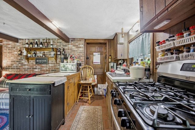 7 Buzzards Bay Dr, Plymouth, MA 02360