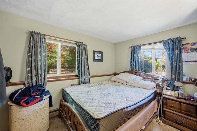 7 Buzzards Bay Dr, Plymouth, MA 02360