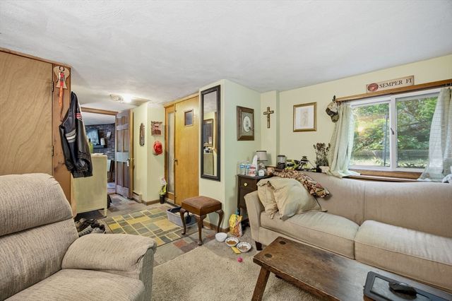 7 Buzzards Bay Dr, Plymouth, MA 02360