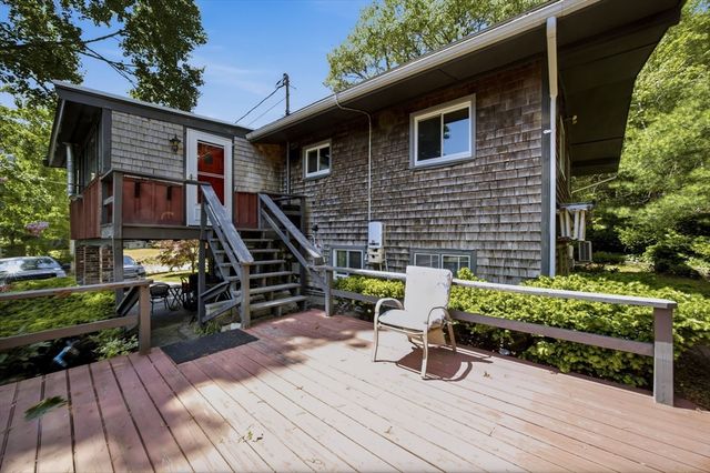 7 Buzzards Bay Dr, Plymouth, MA 02360