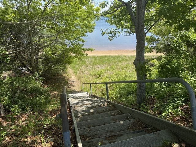 7 Buzzards Bay Dr, Plymouth, MA 02360