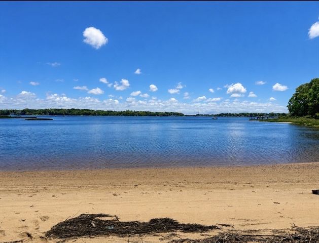 7 Buzzards Bay Dr, Plymouth, MA 02360