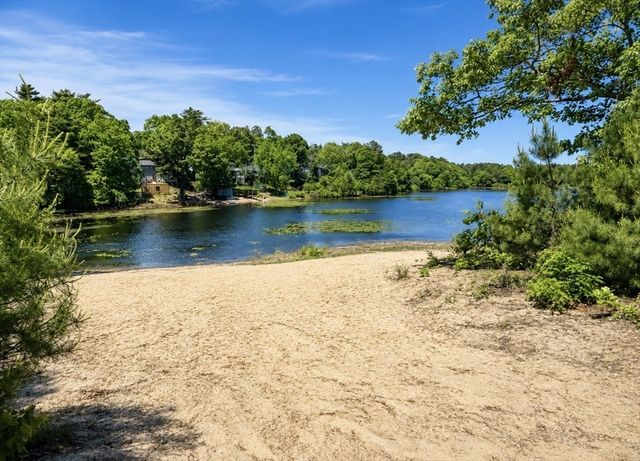 7 Buzzards Bay Dr, Plymouth, MA 02360