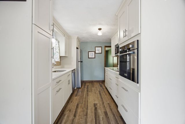 7 Buzzards Bay Dr, Plymouth, MA 02360