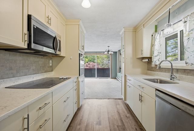7 Buzzards Bay Dr, Plymouth, MA 02360