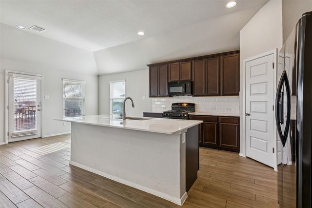 359 Spiny Lizard LN, San Marcos, TX 78666